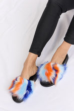 Load image into Gallery viewer, Plush Open-Toe Sandals

