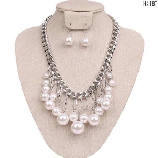 White Dangling Pearl Necklace